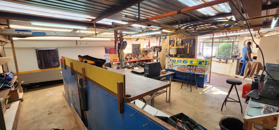 7 Bedroom Property for Sale in Flamwood North West